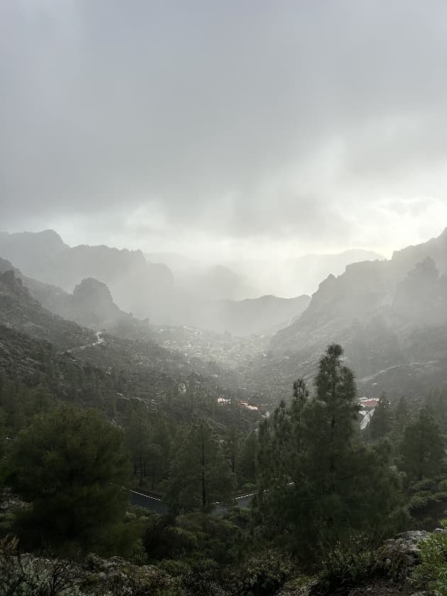 Hiking Roque Nublo description