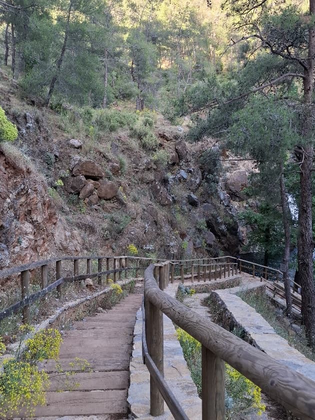 Toparlar Waterfall: Cliff Jump & Hike description